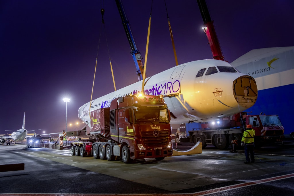 ACTROS4163: Transport eines Airbus A320 auf  lesen!