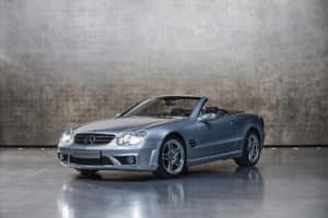 Mercedes-Benz SL 55 AMG (R 230), Baujahr 2005, von Mercedes-Benz Classic. Exterieurfoto von links vorn.